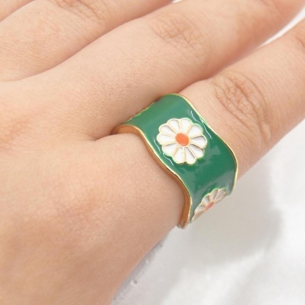 Green Enamel Flower Ring - Picture 4 of 4